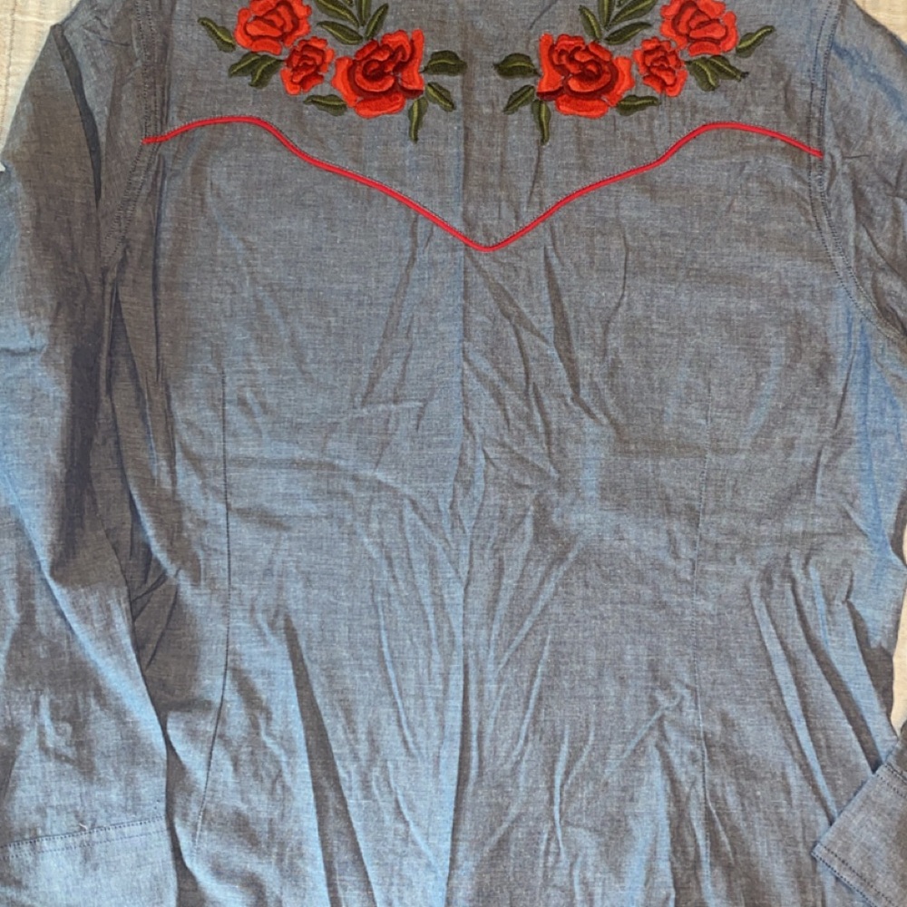 Ariat Women's Blue Embroidered Western shirt - Picture 5 of 6